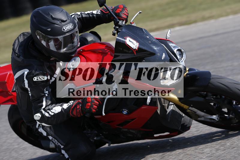 /Archiv-2025/49 26.08.2025 Cornu Master School ADR/gruen-vert/0-1